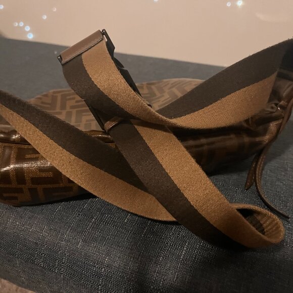 Fendi x FILA red, blue and brown collab - Picture 4 of 7